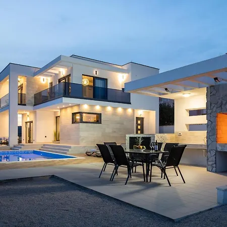 Luxury Mia * Βόντιτσε