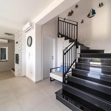 Luxury Mia Βίλα Βόντιτσε