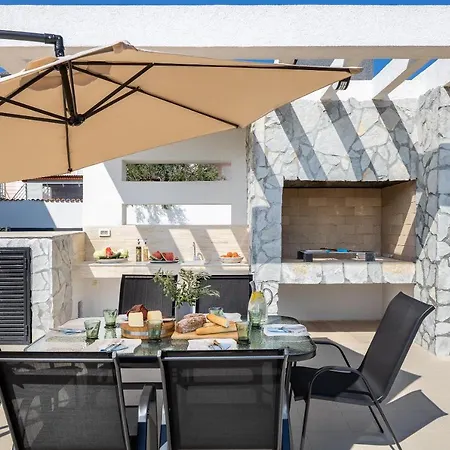 Luxury Mia Βίλα *