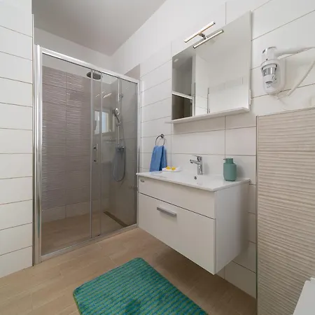 Luxury Mia Βίλα *